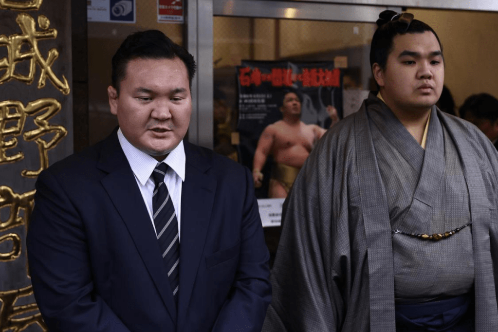 Hokuseiho zrezygnował, Miyagino&nbsp;zdegradowany