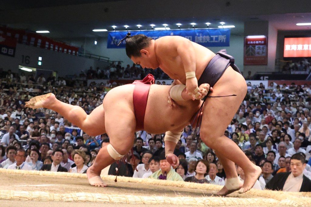 Terunofuji kachi-koshi