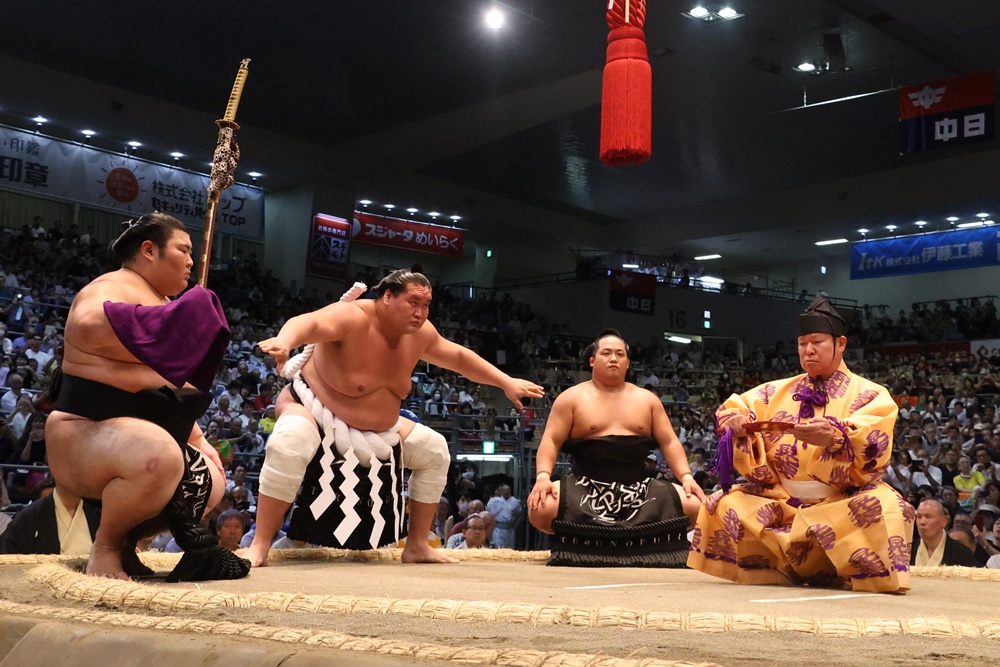 Yokozuna wciąż niepokonany