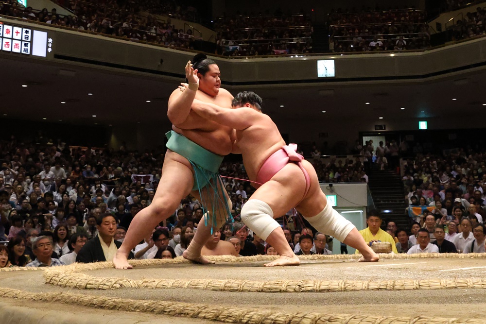 Onosato wciąż niepokonany