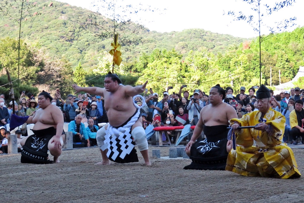 Dohyo-iri w świątyni&nbsp;Okunoin