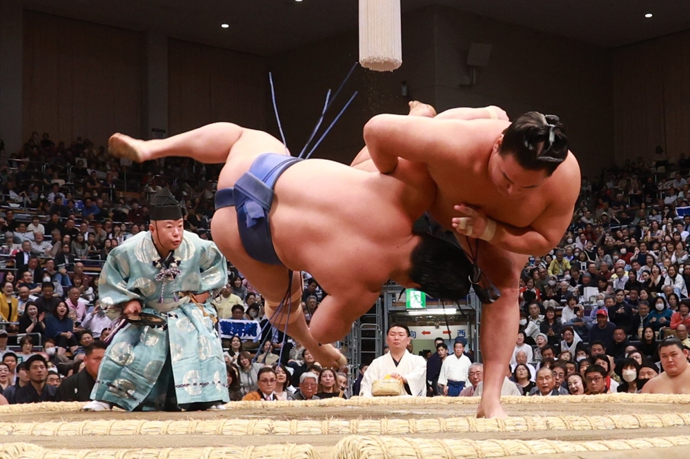 Hoshoryu wciąż niepokonany