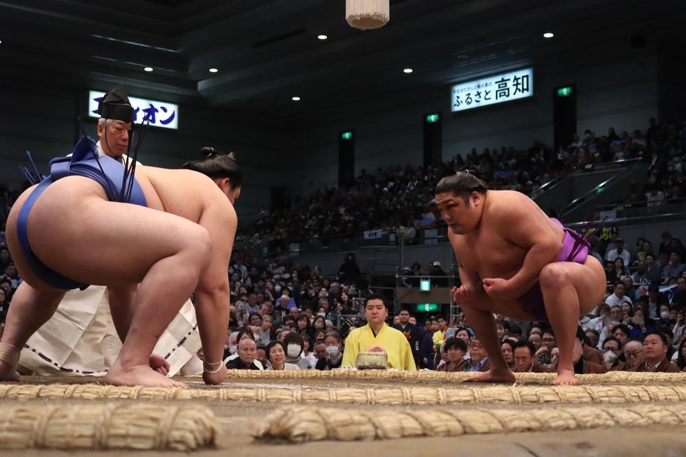 Onosato i Takayasu współliderami