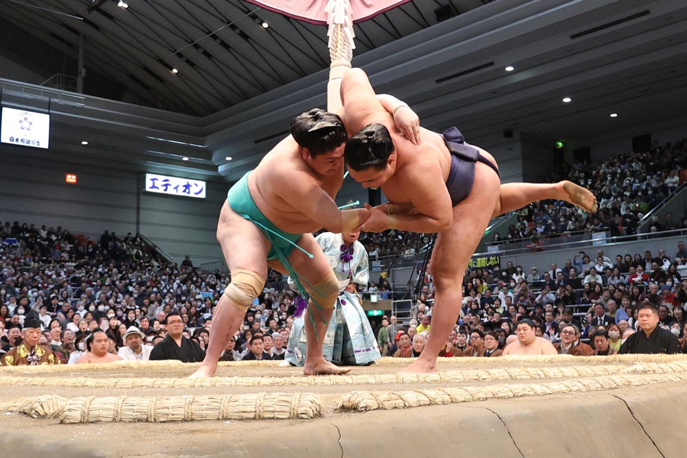 Druga porażka z rzędu&nbsp;Yokozuny