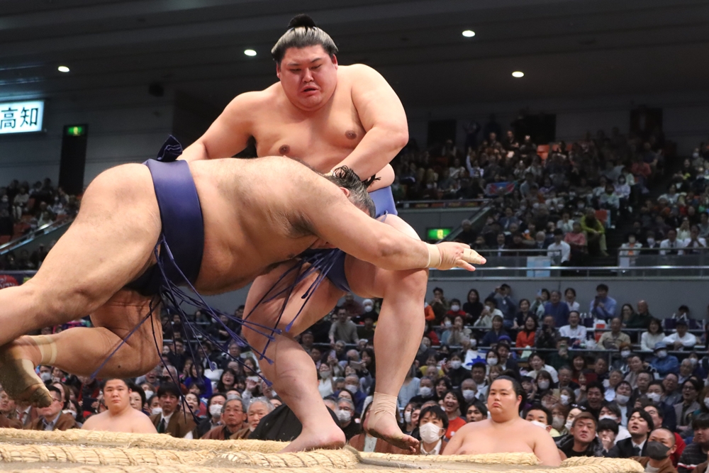 Takayasu na prowadzeniu