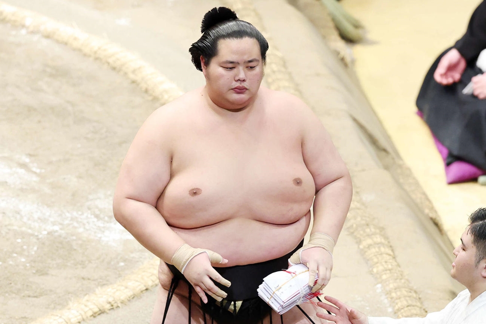 Kotozakura niezdolny do walki z powodu bólu&nbsp;szyi