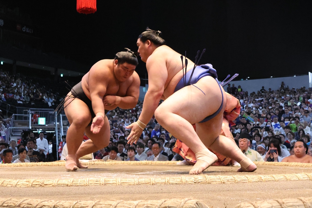 Hakuoho sprawił niespodziankę