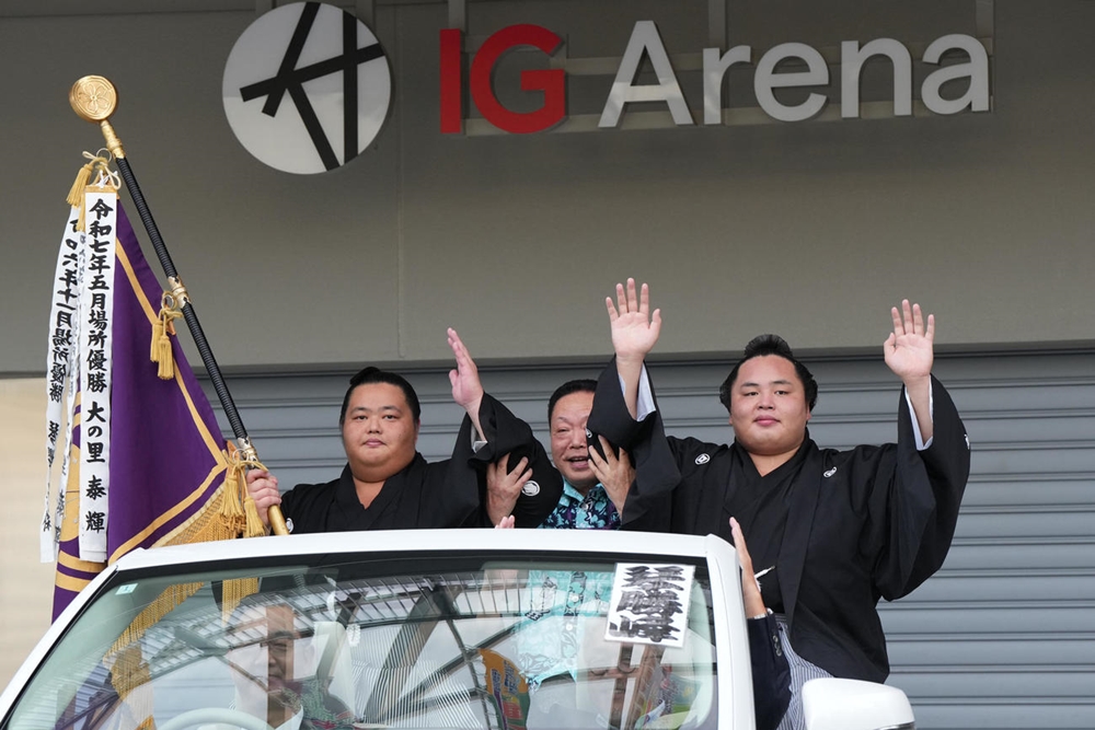 Kotozakura chorążym parady&nbsp;Yusho