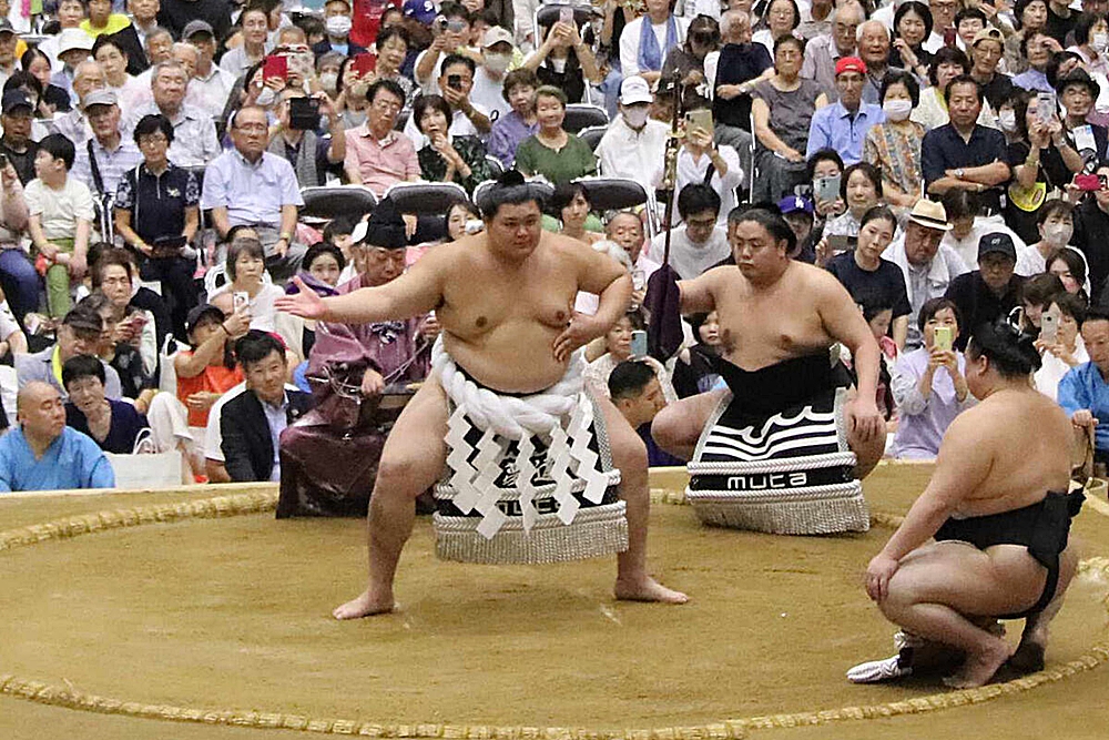 Yokozuna Ōnosato z wizytą w Ibaraki