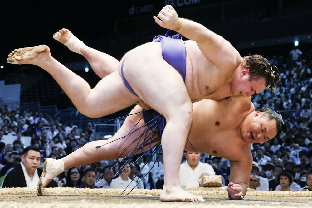 Aonishiki ujawnia kontuzję