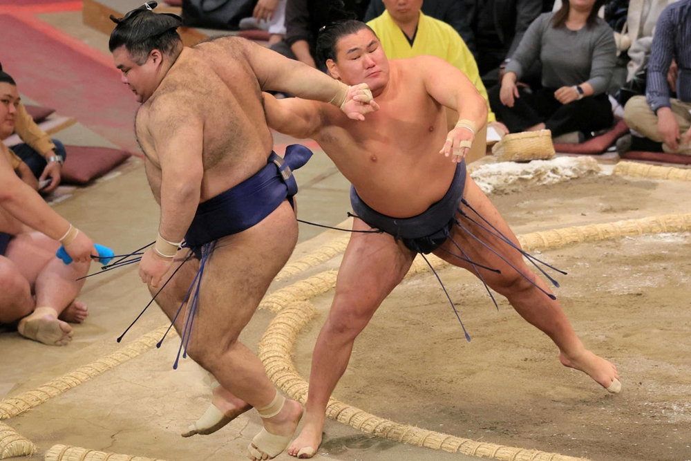 Yokozuna Hoshoryu upomniany przez sędziów