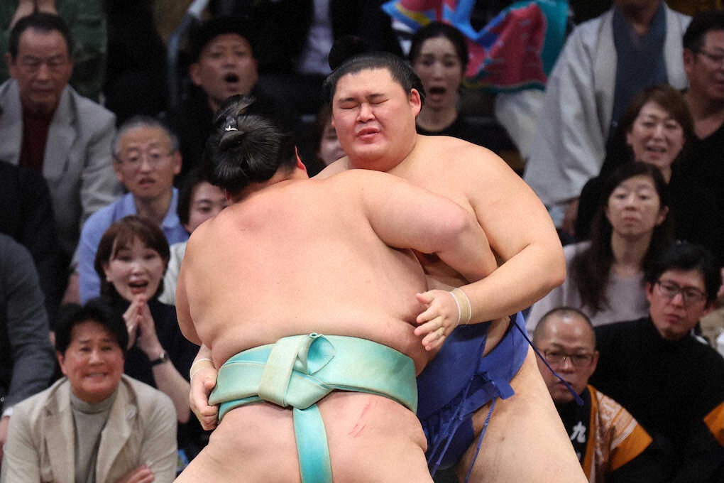Yokozuna Onosato wycofuje się z finałowego dnia Kyushu Basho