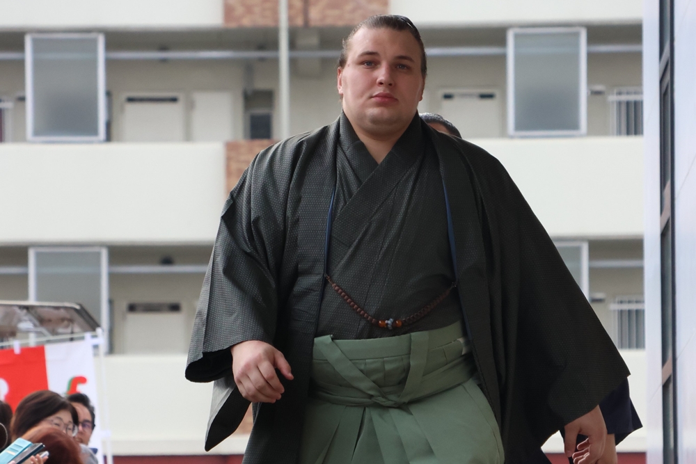 Aonishiki z kachikoshi, goni niepokonanego Onosato