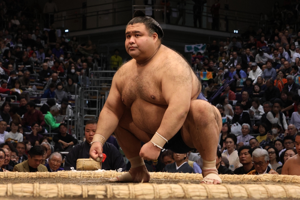 Takayasu zatrzymuje ozeki Kotozakurę