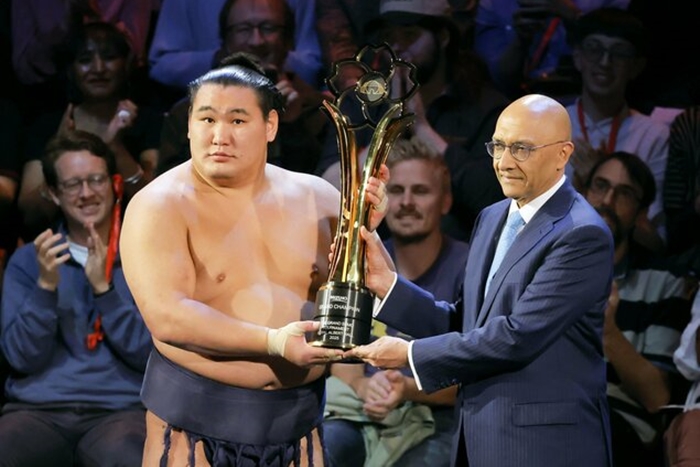 Hōshōryū celuje w trzeci Puchar Cesarza