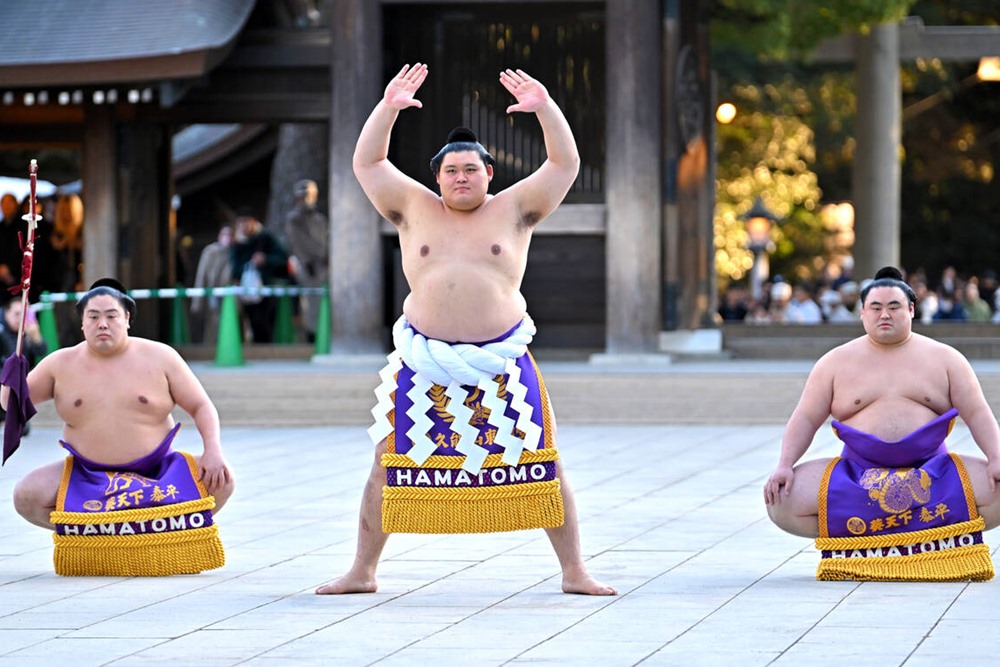 Uroczyste dohyo-iri w Meiji Jingū