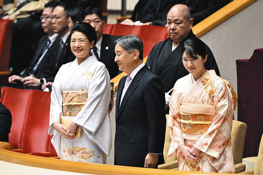 Tenran-zumo – cesarska wizyta na sumo po 6&nbsp;latach.