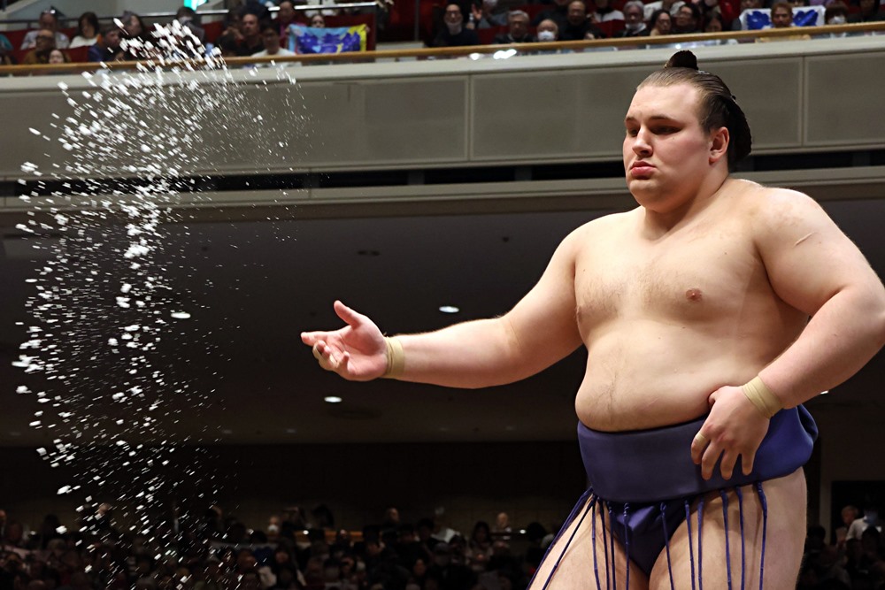 Aonishiki dołącza do ścisłej czołówki.