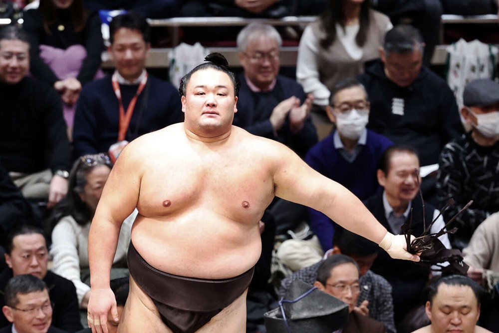 Asanoyama odzyskuje formę przed Haru&nbsp;Basho.
