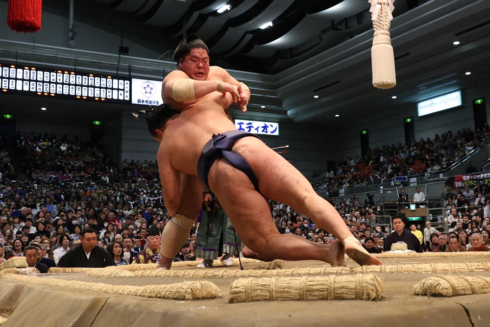 Yokozuna Hoshoryu z drugą porażką.