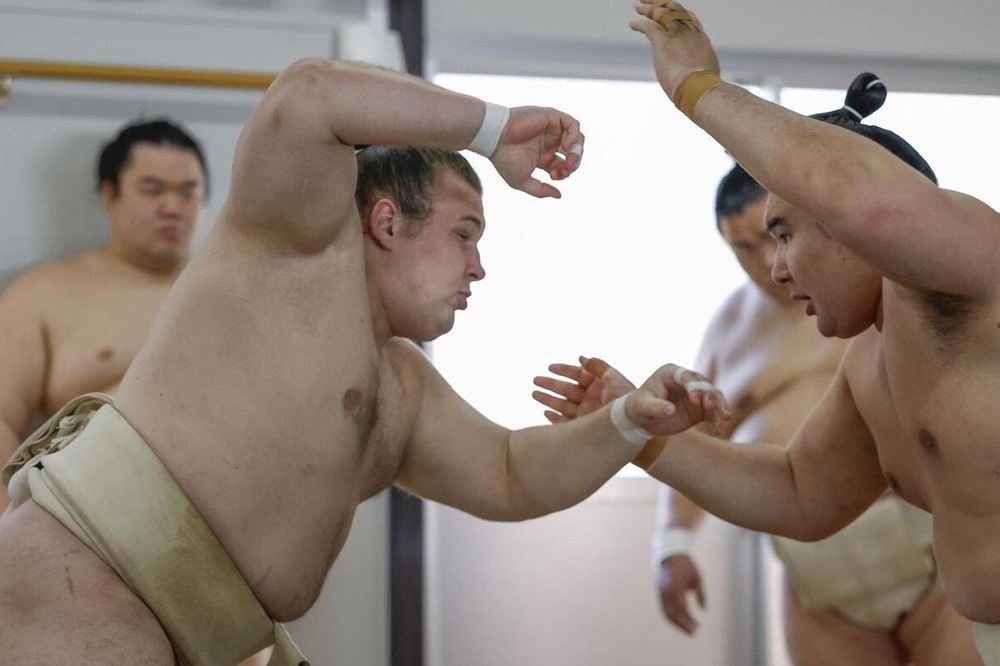 Intensywne treningi przed Haru&nbsp;Basho.