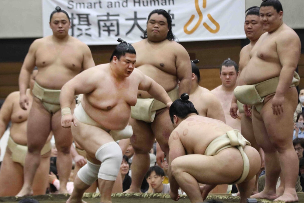 Aonishiki wycofuje się z Haru jungyō.