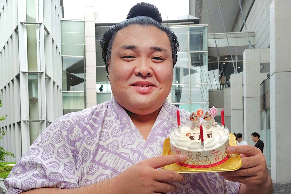 Kirishima świętuje 30. urodziny intensywnym&nbsp;treningiem.