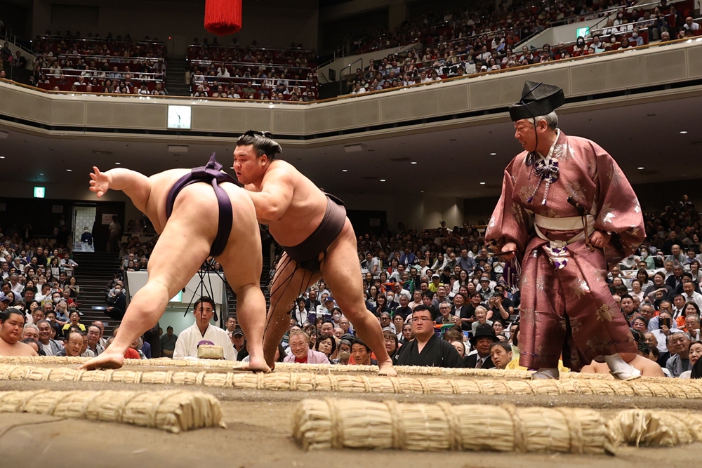 Kirishima wygrywa w cieniu kolejnej kontuzji. Hōshōryū wycofuje się z Natsu&nbsp;Basho.