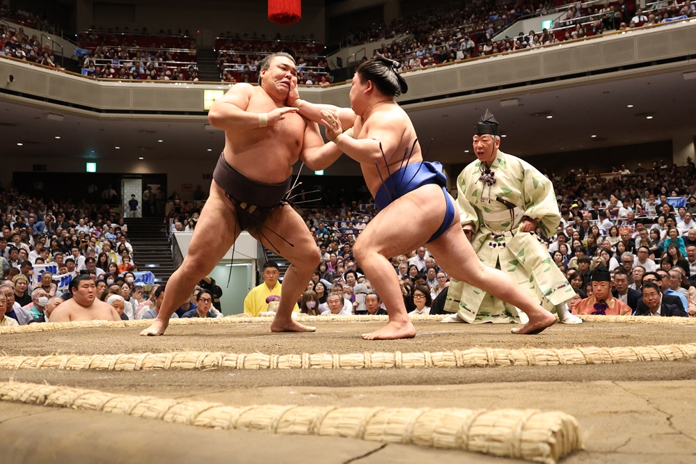 Kirishima nie zwalnia tempa. Ōzeki z kompletem zwycięstw po trzech dniach Natsu&nbsp;Basho.