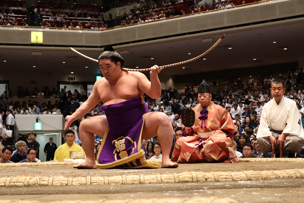Sumo bije kolejny rekord popularności – 300 dni z rzędu z kompletem&nbsp;publiczności.